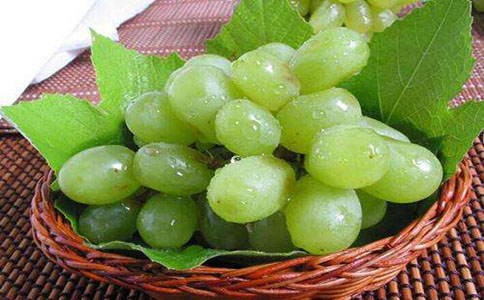 绿葡萄的种植技术和方式？绿葡萄开花期一般是当初的12月至第二年1月。